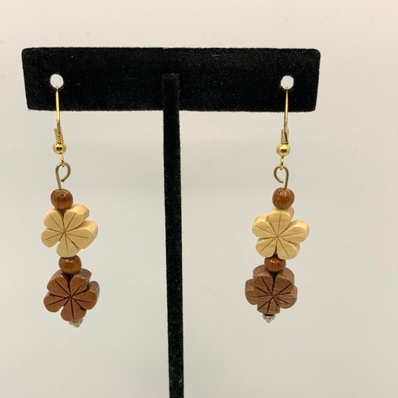 New Handcrafted Women’s Earrings Wood Flower Dangle Earrings Brown 2 Inches - Picture 3 of 3